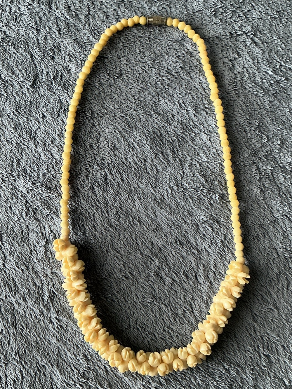 Vintage Hawaiian Pikake Carved Bovine Jasmine Flower Necklace